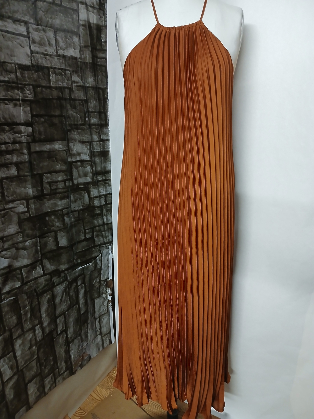 Banana Republic Pleated Maxi Dress in Rust Orange. - Picture 2 of 10